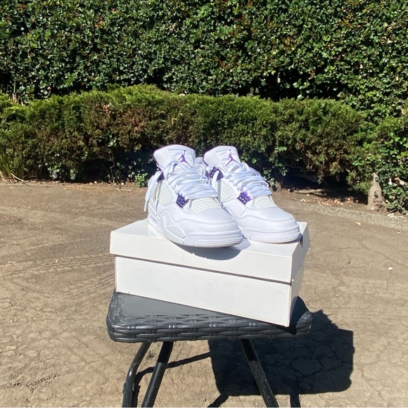 Jordan 4s Metallic purple - Picture 7 of 10